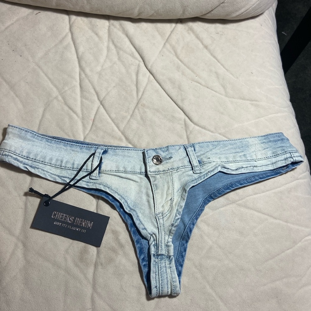 Women’s Cheeks Denim Shorts size M.